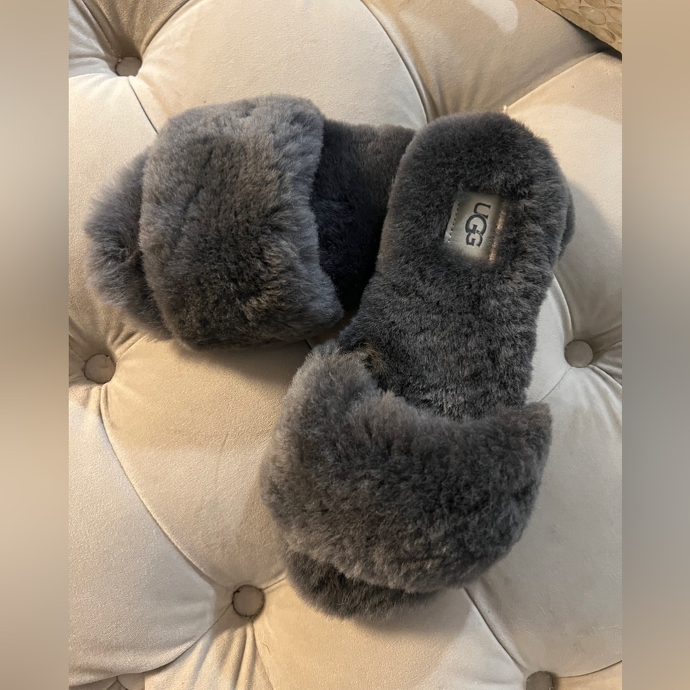 UGG Women's US 6 Cozy
Slipper Soft Knit Sandals